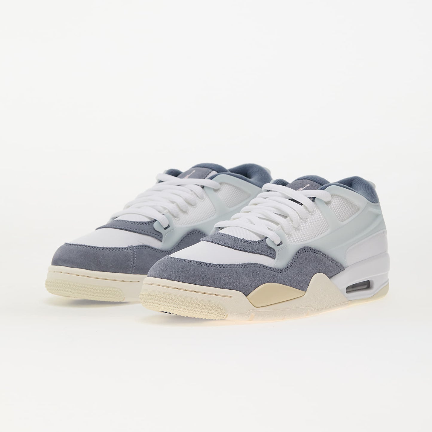 Pantofi sport Air Jordan 4 Rm White Prism Pink Diffused Blue cu design alb și albastru pentru un stil modern