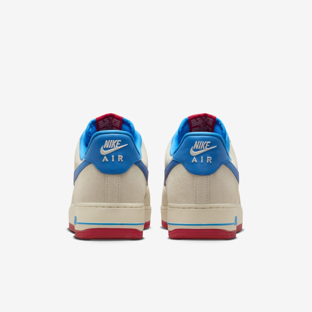 Pantofi sport Nike Air Force 1 '07 LV8 Harlem Globetrotters Pack alb cu albastru si rosu, vazuti din spate