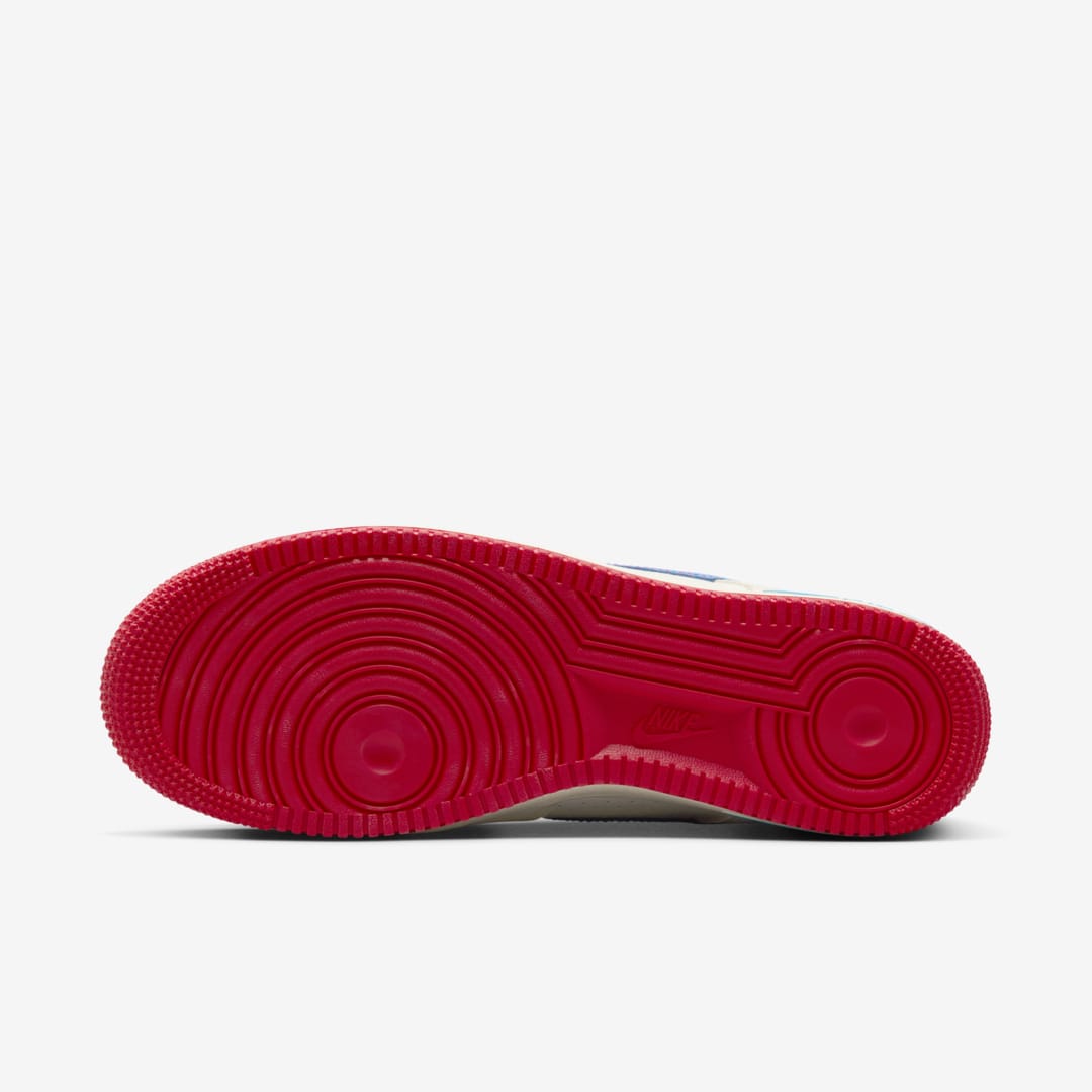 Talpa roșie a pantofilor Nike Air Force 1 '07 LV8 Harlem Globetrotters Pack, design sportiv și confortabil