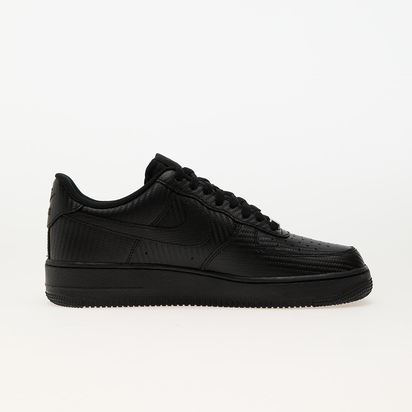 Pantofi sport Nike Air Force 1 '07 Carbon Fiber negri cu design texturat și talpă rezistentă