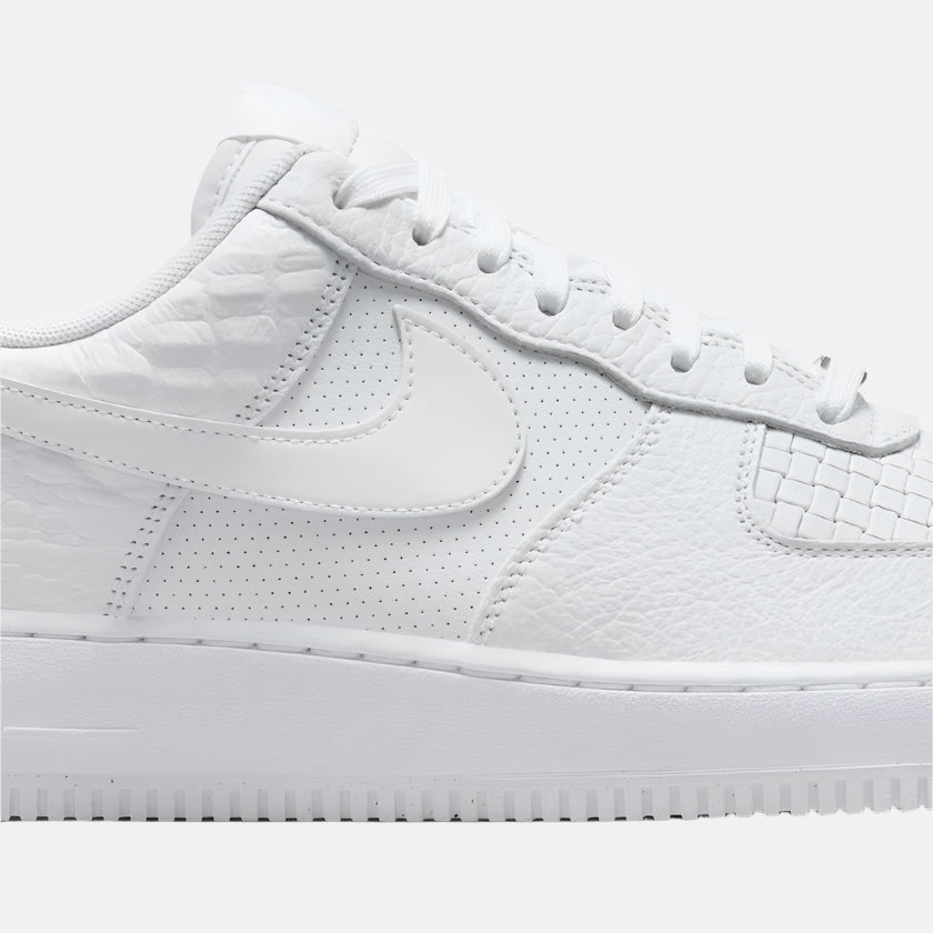 Detaliu lateral pantofi Nike Air Force 1 Low Multi Prints albi cu texturi diferite din piele