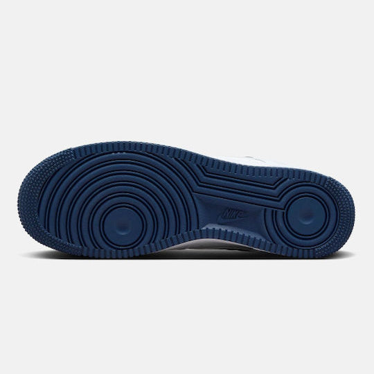 Talpa albastru închis a pantofilor Nike Air Force 1 Low White/Navy Blue cu model de aderență detaliat