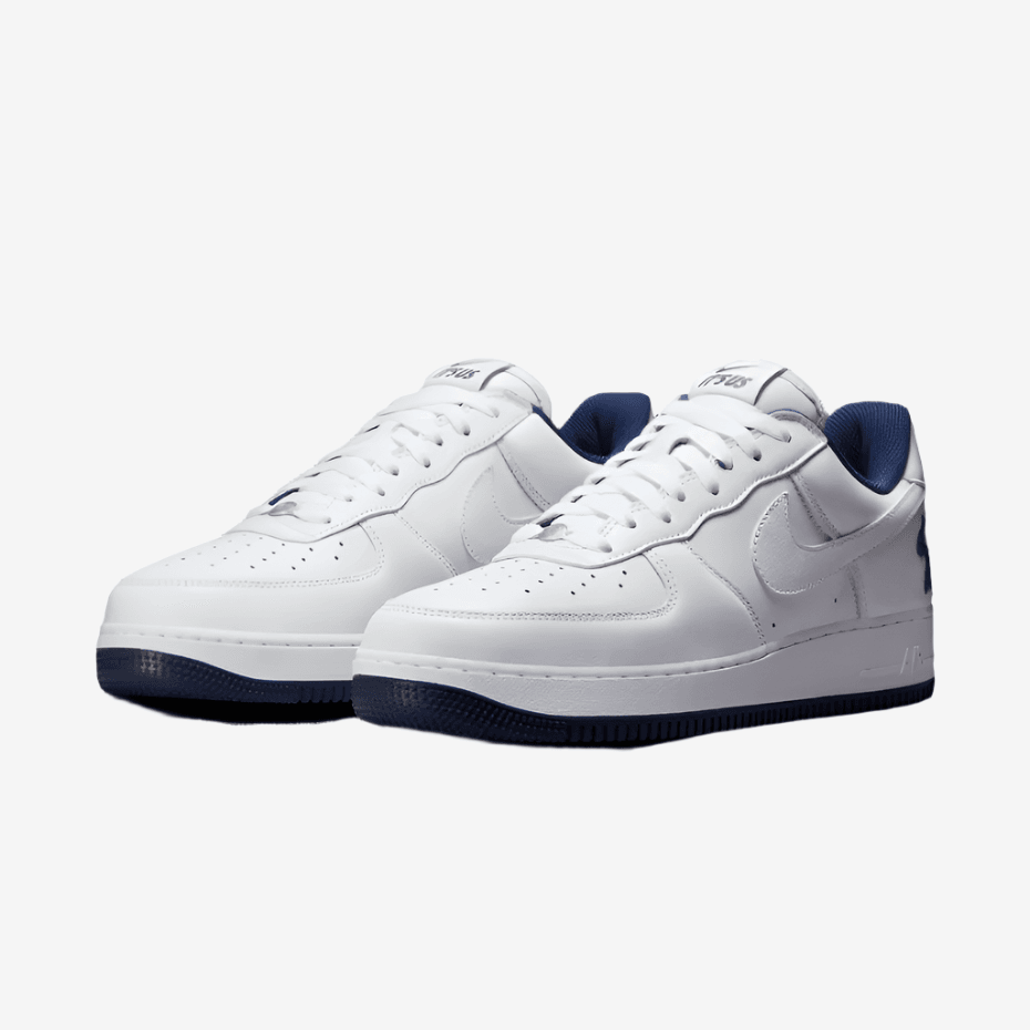 Adidași Nike Air Force 1 Low x Lil Yachty Concrete Boys albi cu detalii albastre, design clasic și talpă durabilă