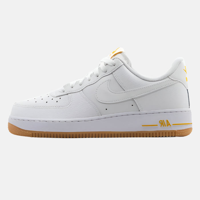 Adidași Nike Air Force 1 Yellow White, design alb cu detalii galbene și talpă maro deschis