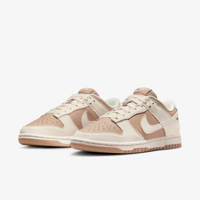 Pantofi sport Nike Dunk Low Next Nature Sail Brown bej și maro cu design sustenabil