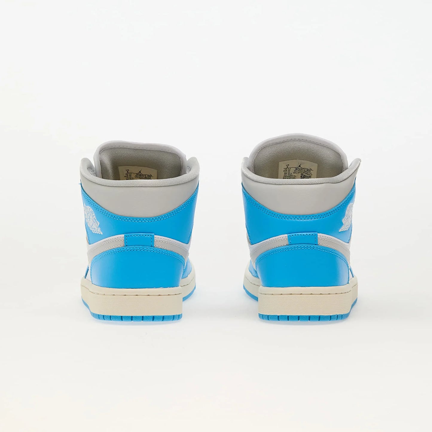 Pantofi sport Air Jordan 1 Mid Dk Powder Blue Neutral Grey White văzuți din spate cu detalii albastre și gri