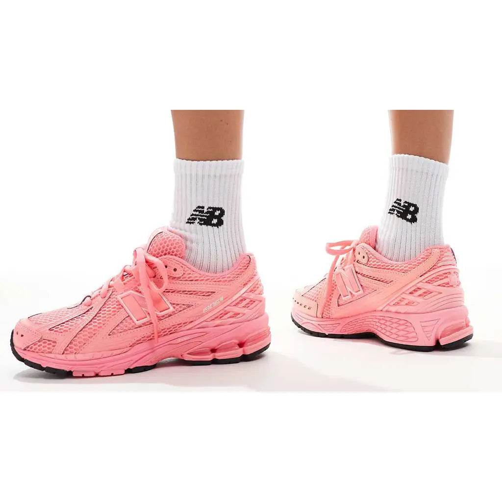 Pantofi sport New Balance 1906r Neon Pink pentru femei, cu design modern și talpă confortabilă