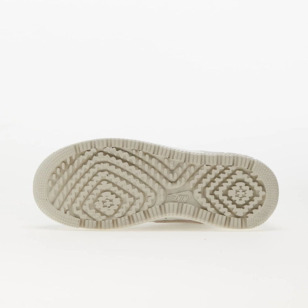 Talpa albă a pantofilor sport Nike Air Force 1 Low Luxe cu aderență și design detaliat