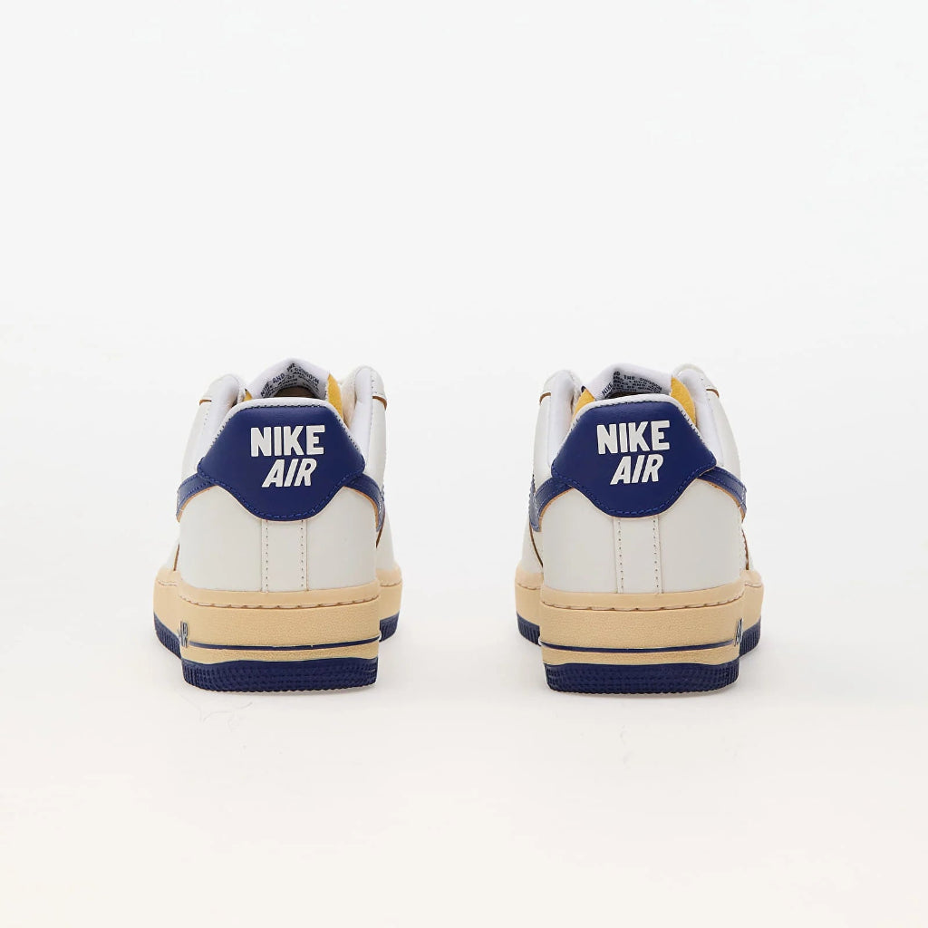 Pantofi sport Nike Air Force 1 Low Sail Deep Royal Blue Pale Vanilla văzuți din spate