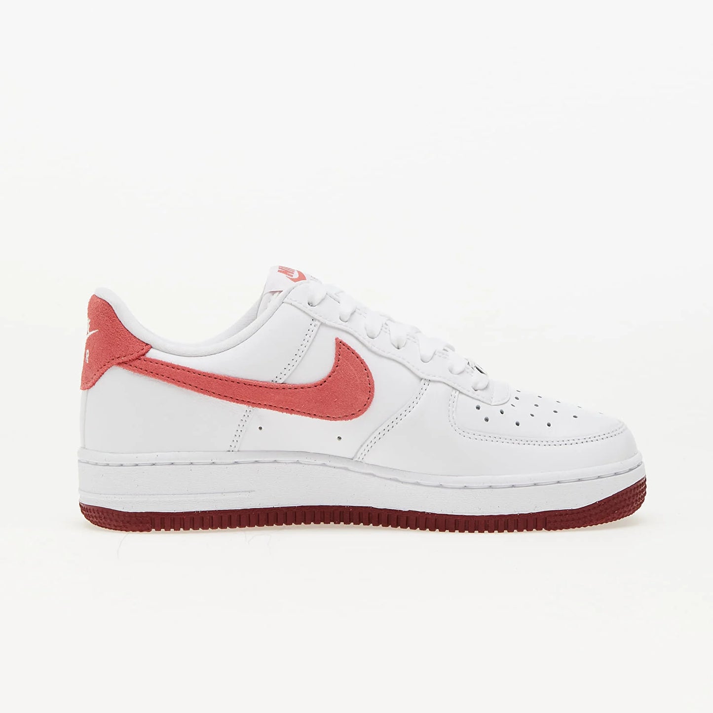 Pantofi Nike Air Force 1 Low White Dragon Red cu design alb și accente roșii, talpă aderentă