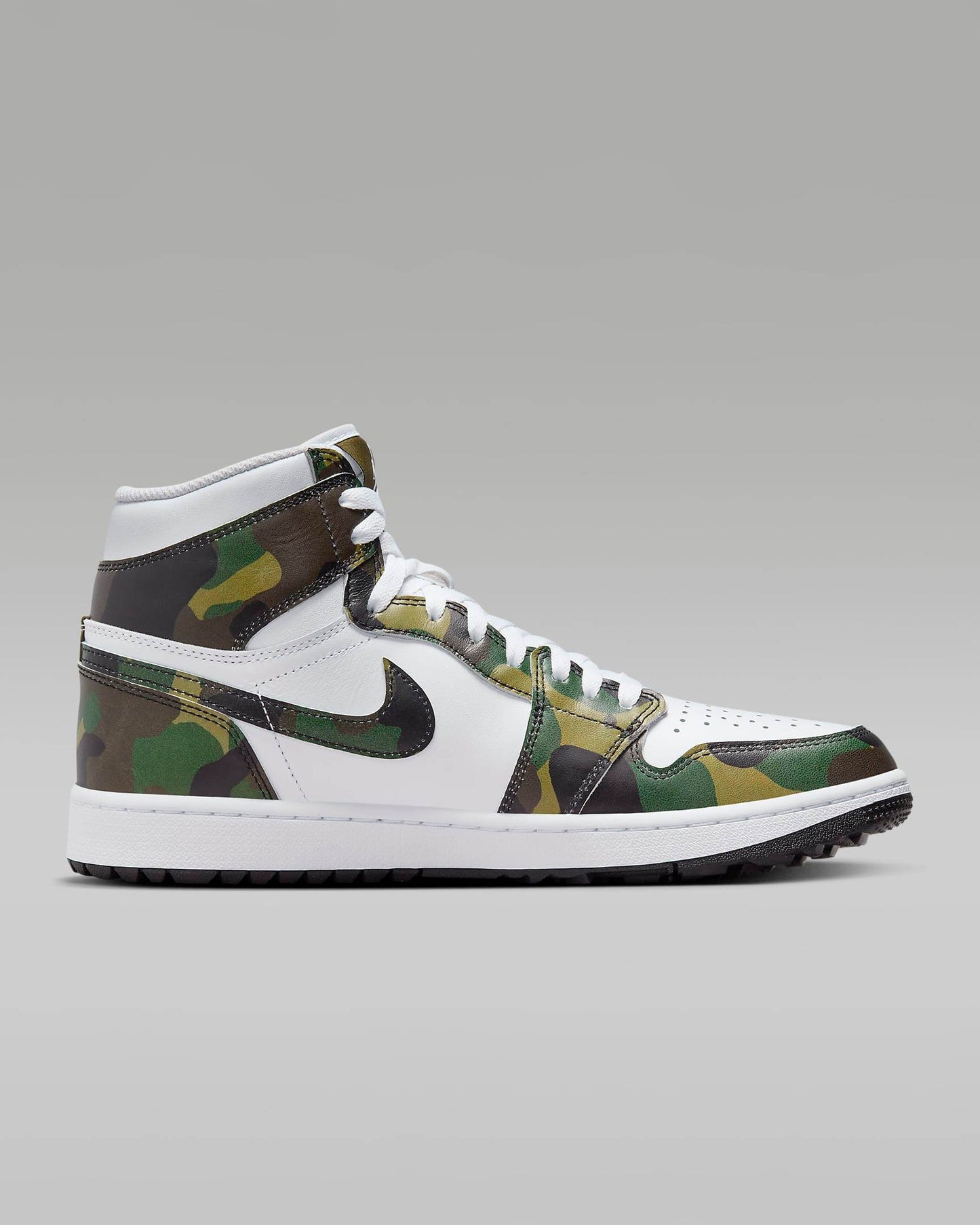 Pantofi sport Air Jordan 1 High Golf Camo cu design camuflaj și talpă albă pentru golf