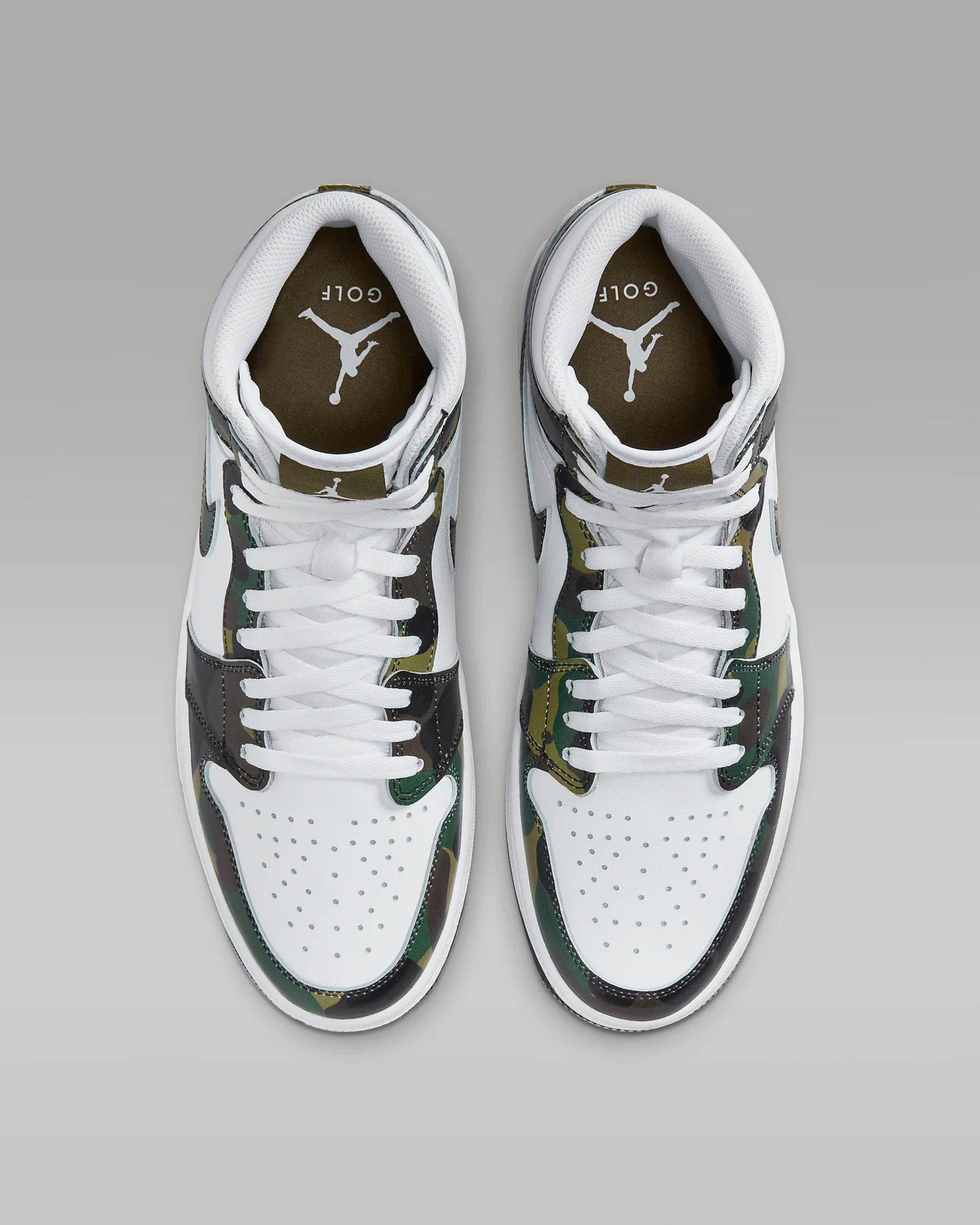 Pantofi sport Air Jordan 1 High Golf Camo cu design camuflaj și accente albe pentru golf