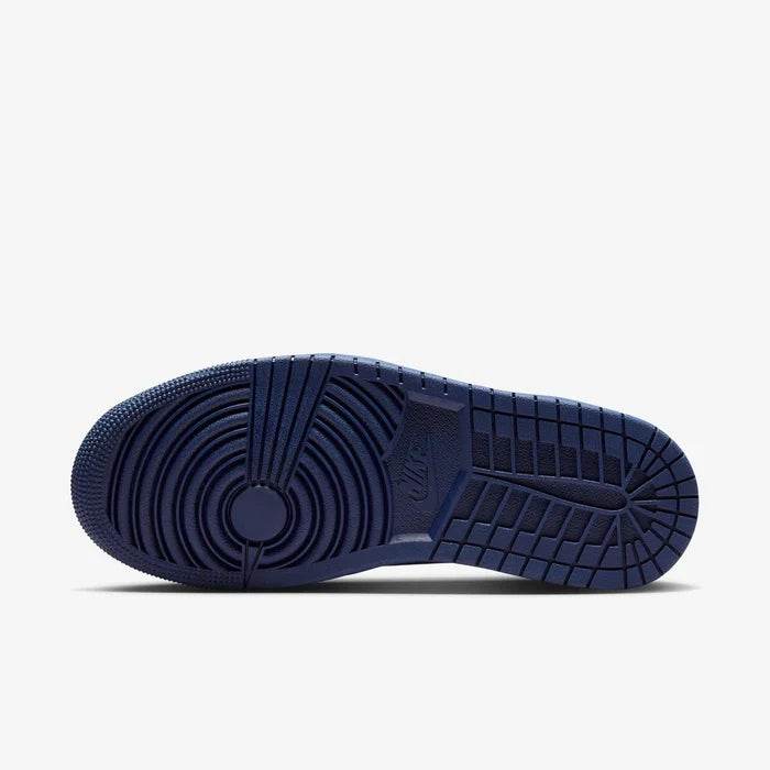 Talpa încălțărilor Air Jordan 1 Low Method Of Make de culoare albastru închis văzută de jos