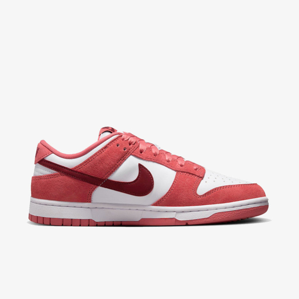 Nike Dunk Low Valentine's Day pantofi sport cu design alb și roșu pentru ocazii speciale