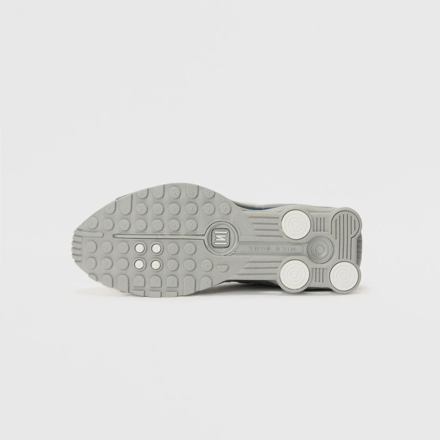 Talpa gri detaliată a pantofilor Nike Shox Summit White/Hydrangeas/Silver/Amethyst cu amortizare specifică