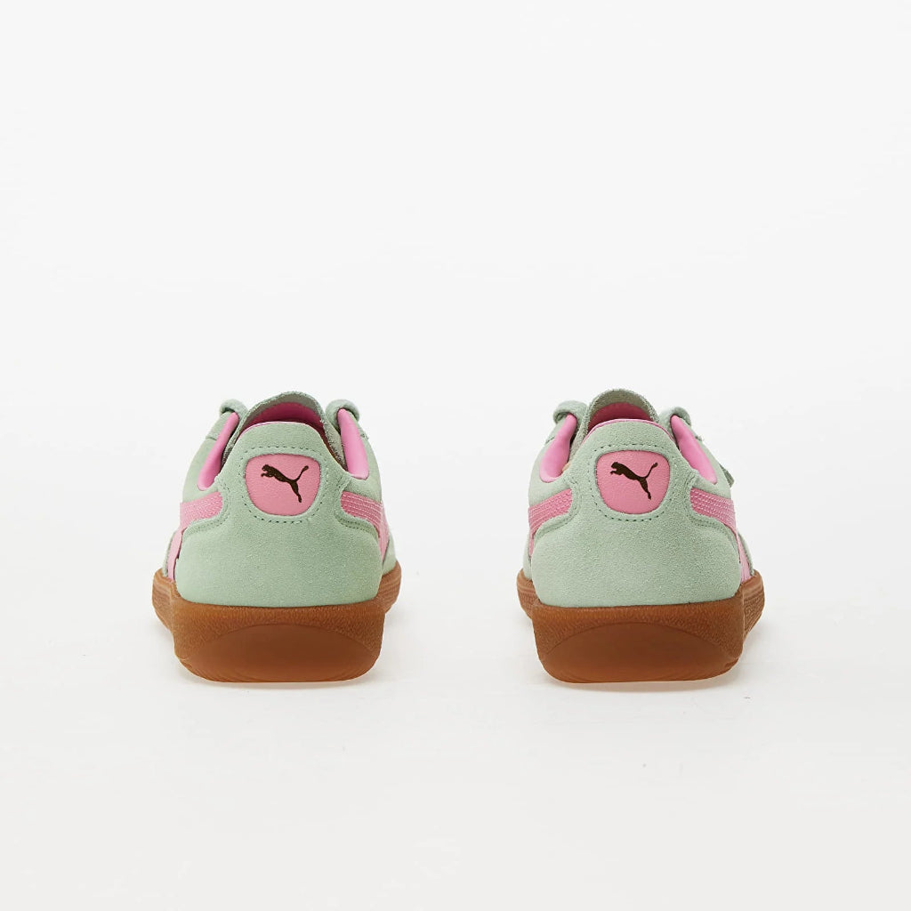 Pantofi sport Puma Palermo Fresh Mint/Fast Pink vedere din spate cu talpă maro și logo roz
