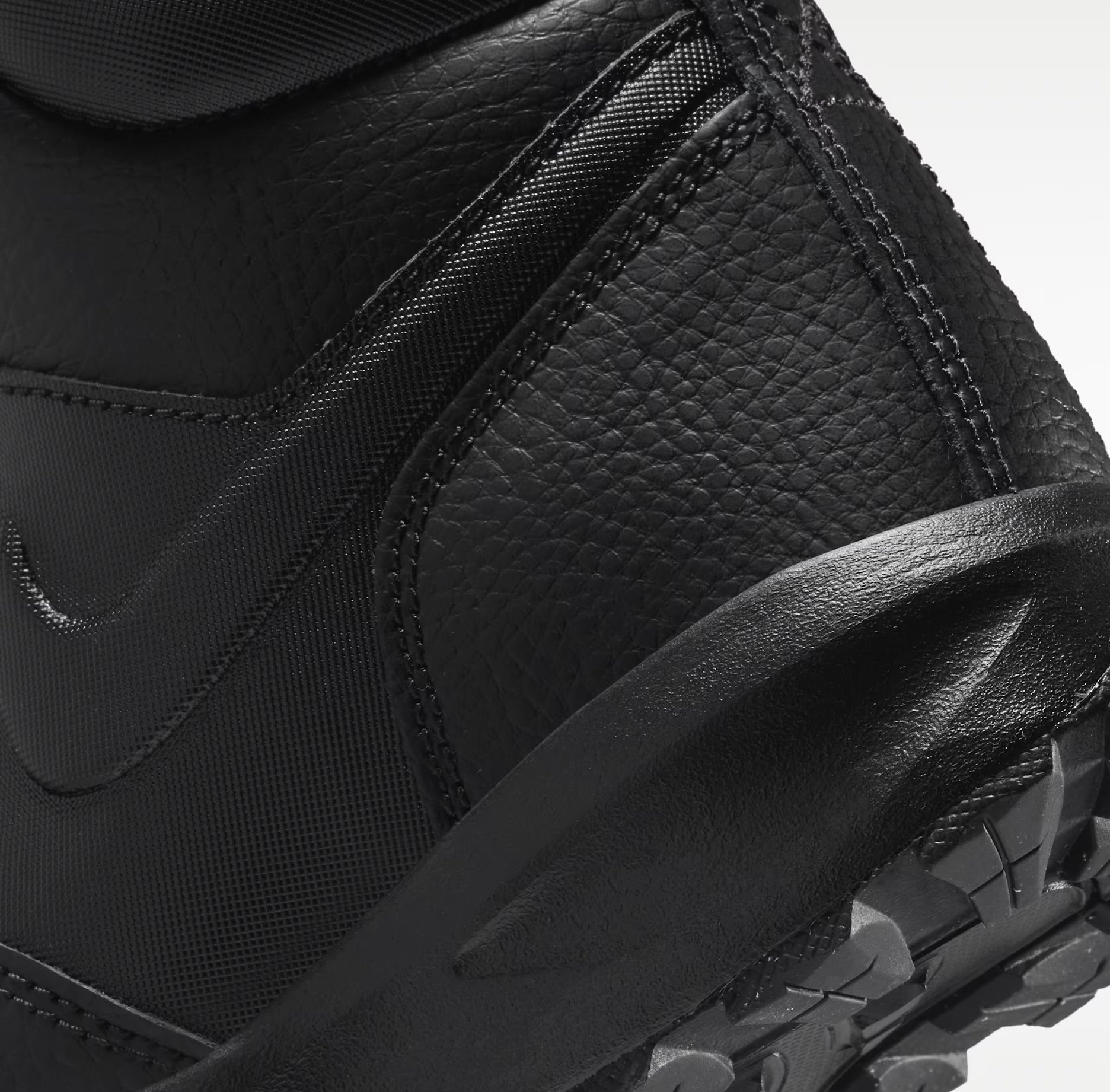 Nike Manoa 17 Combat “Triple Black” BQ5372-001