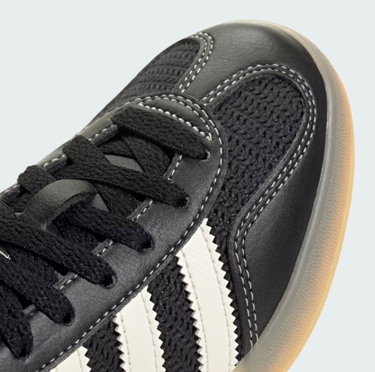 Adidas Gazelle indoor “Core Black Magic Beige” JQ7117