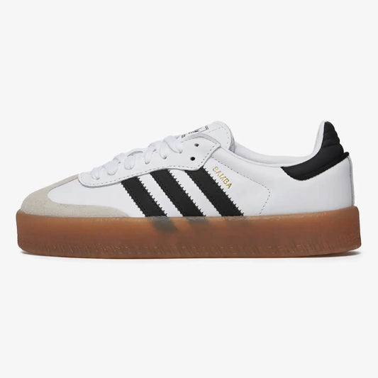 Pantofi sport Adidas SambaE OG White Black cu talpă maro și dungi negre pe lateral