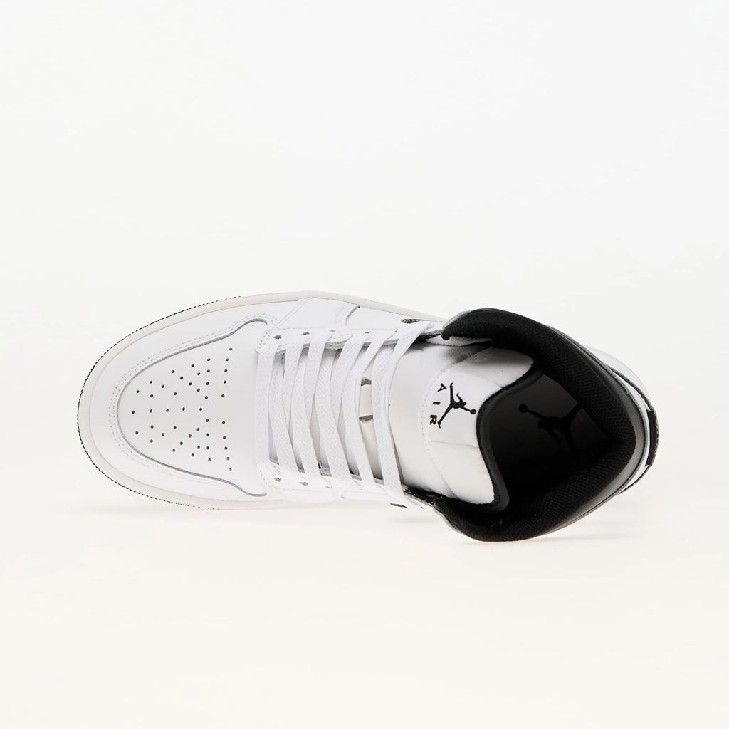 Pantofi sport Air Jordan 1 Mid White Black văzuți de sus, cu design alb și negru, de la DodResell