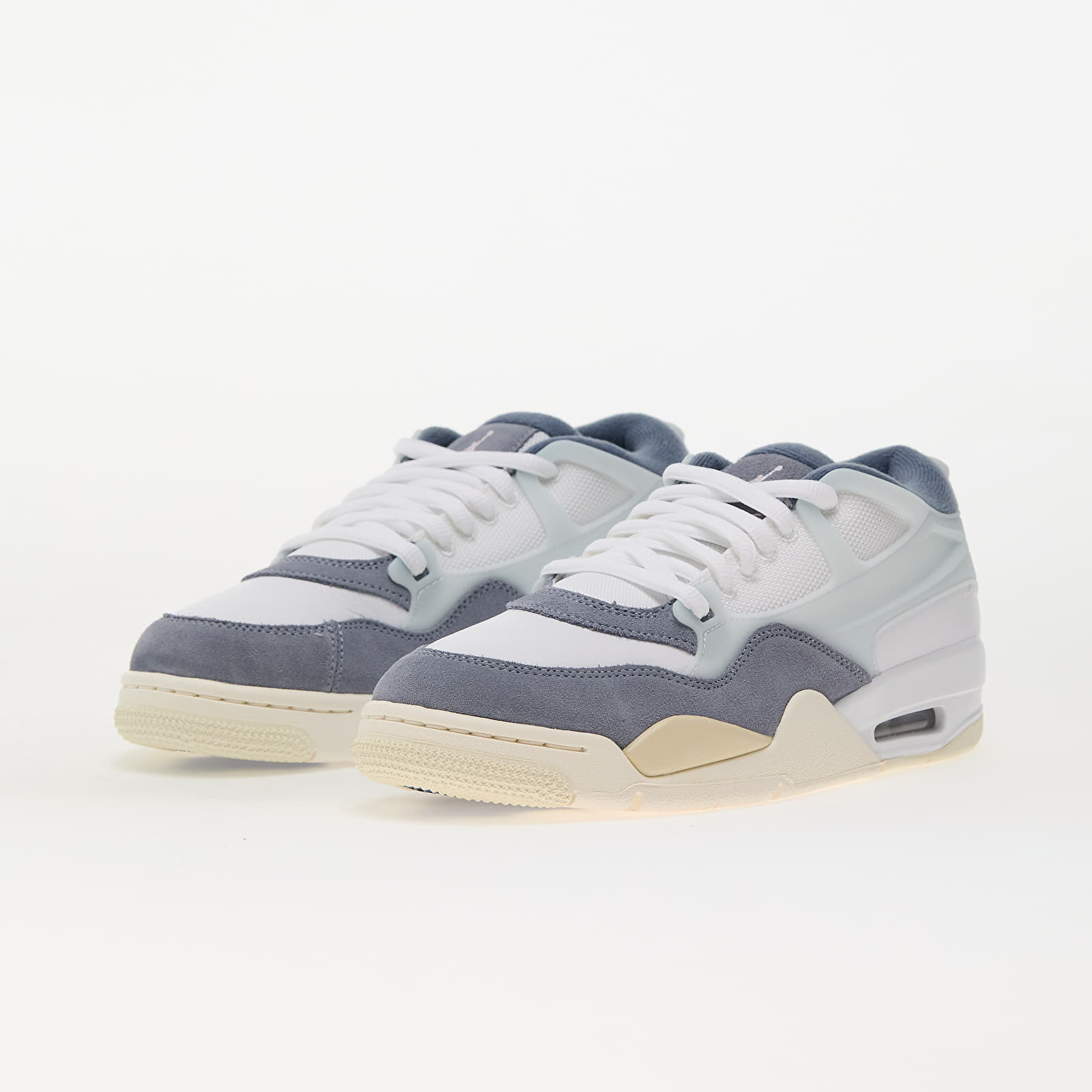 Pantofi sport Air Jordan 4 Rm White Prism Pink Diffused Blue cu design alb și albastru pentru un stil modern