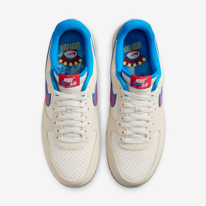 Pantofi sport Nike Air Force 1 '07 LV8 Harlem Globetrotters Pack în alb cu accente albastre și roșii
