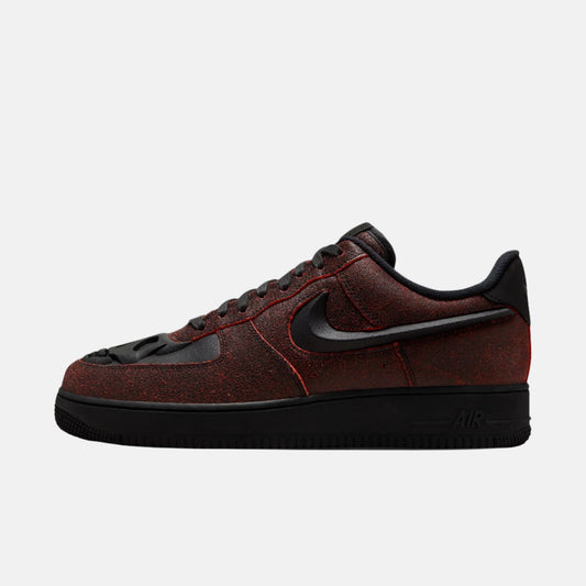 Pantofi Nike Air Force 1 Low Retro QS Halloween Skull ediție limitată cu design negru și roșu închis