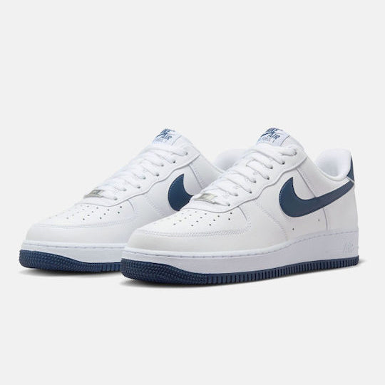 Pantofi sport Nike Air Force 1 Low White Navy Blue pentru bărbați cu design clasic și talpă confortabilă