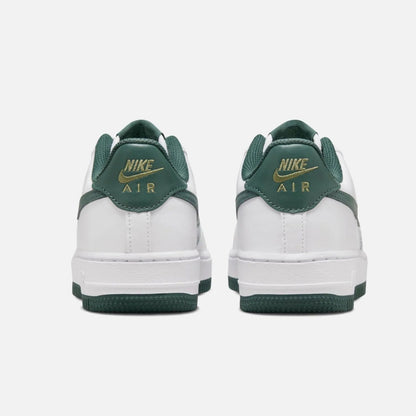 Pantofi Nike Air Force 1 Low White Oil Green vedere din spate cu logo verde si alb