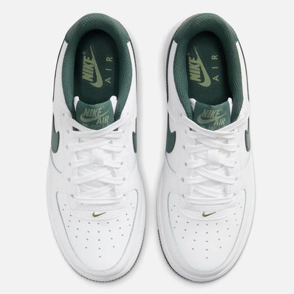 Pantofi Nike Air Force 1 Low White Oil Green din piele albă cu detalii verde petrol pentru bărbați