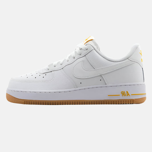 Adidași Nike Air Force 1 Yellow White, design alb cu detalii galbene și talpă maro deschis