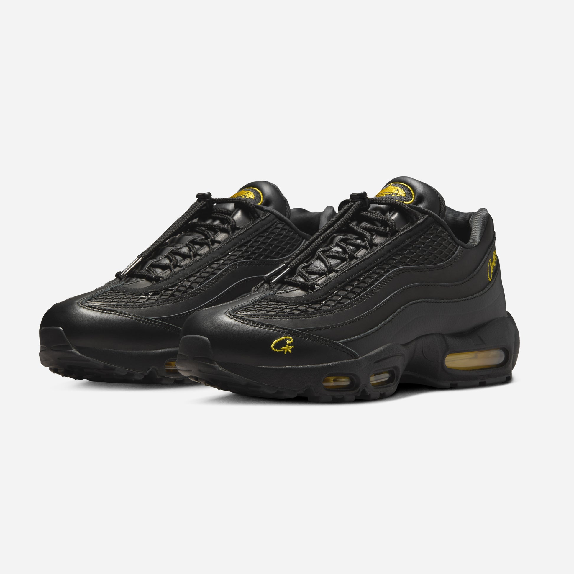 Pantofi sport Nike Air Max 95 x Corteiz Honey Black în negru cu detalii galbene și design modern 