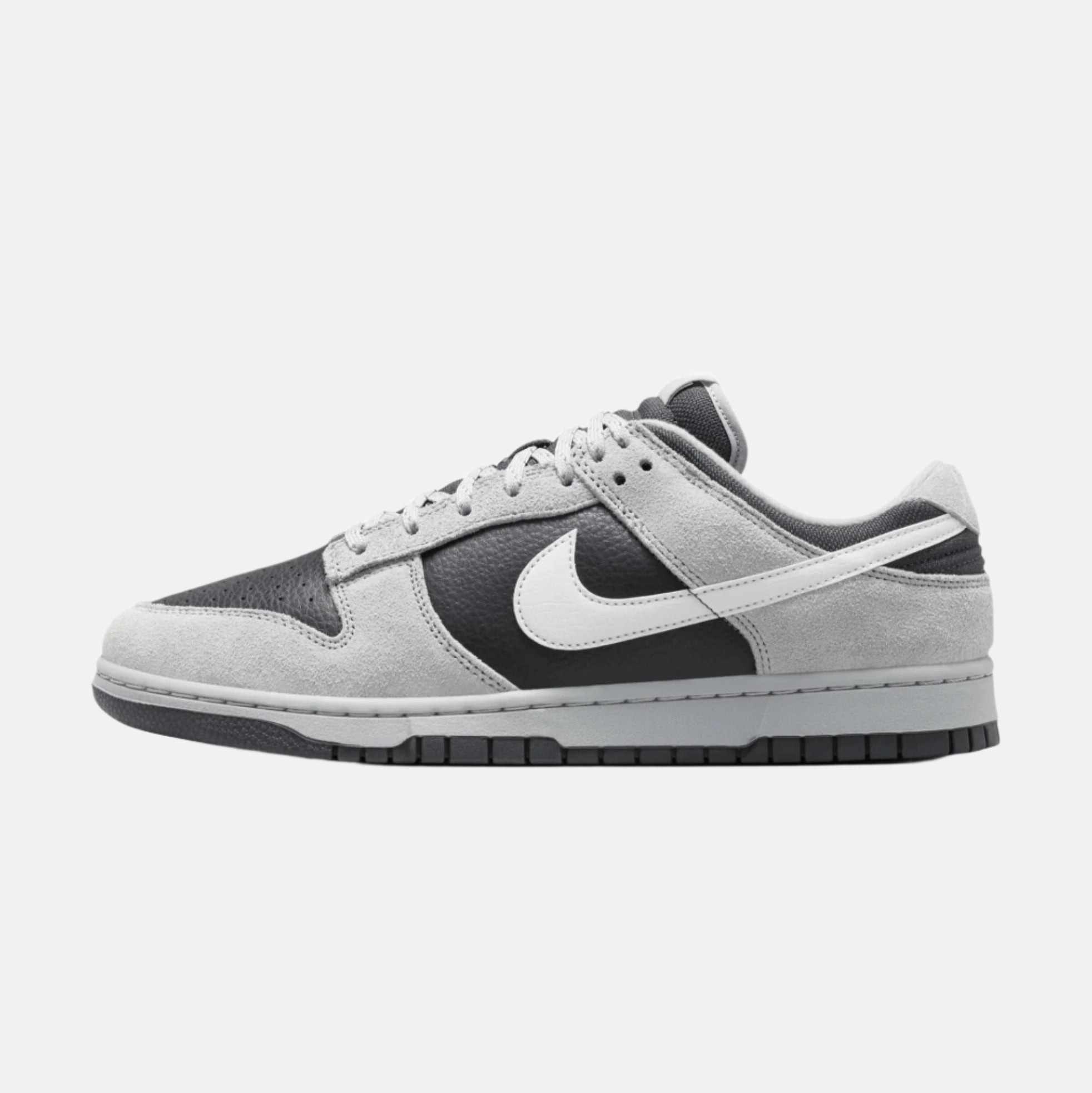 Pantofi sport Nike Dunk Low Light Smoke Grey cu design modern și confort sporit pentru purtare zilnică