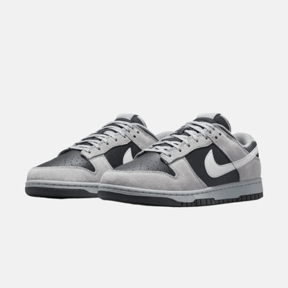 Pantofi sport Nike Dunk Low Light Smoke Grey cu design gri și negru confortabil și stilat