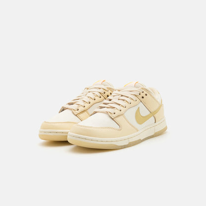 Pantofi sport Nike Dunk Low Muslin/Team Gold cu design casual și talpă confortabilă