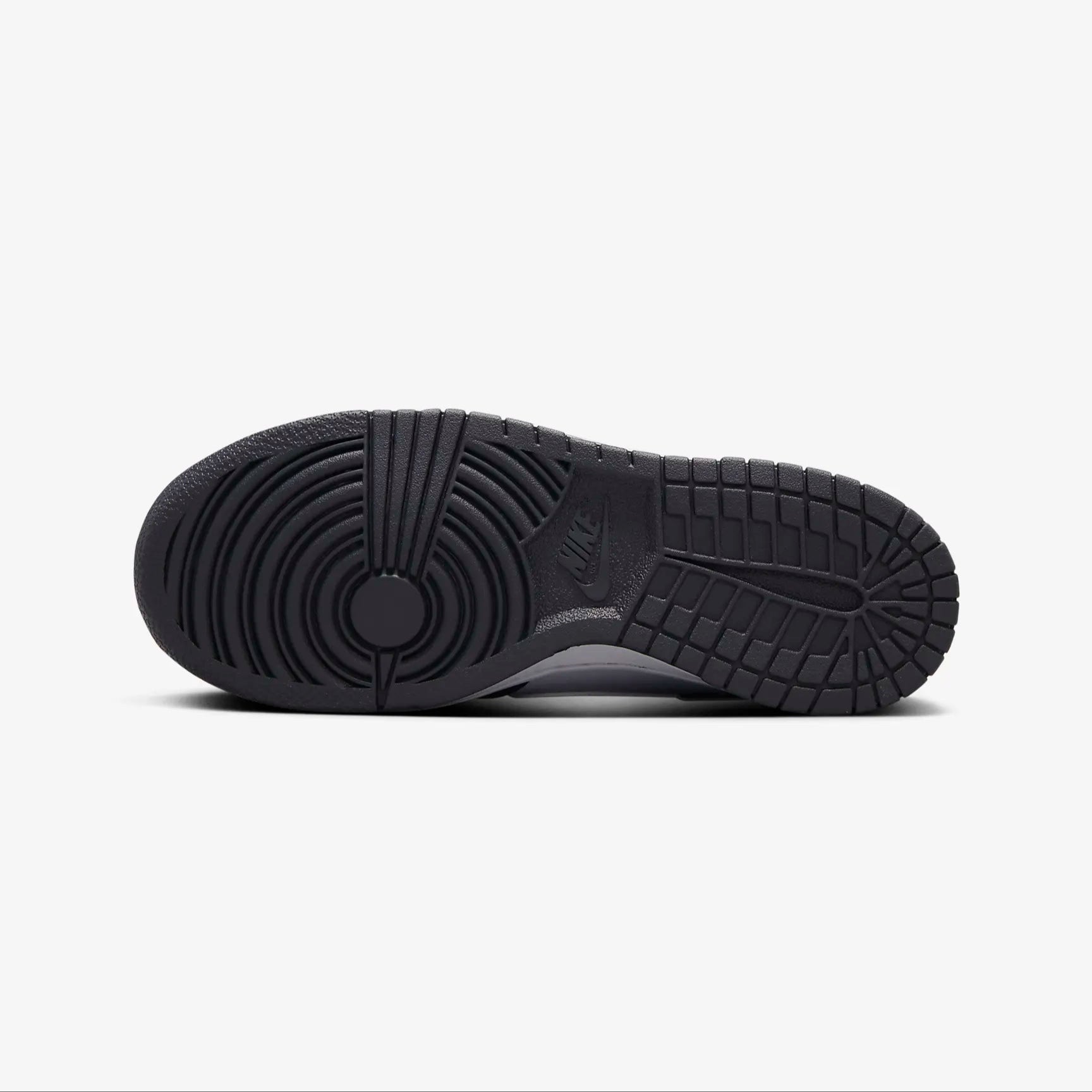 Talpa pantofilor Nike Dunk Low Wolf Grey Black văzută de jos cu model antiderapant detaliat