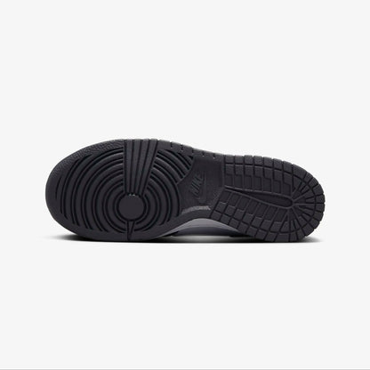 Talpa pantofilor Nike Dunk Low Wolf Grey Black văzută de jos cu model antiderapant detaliat