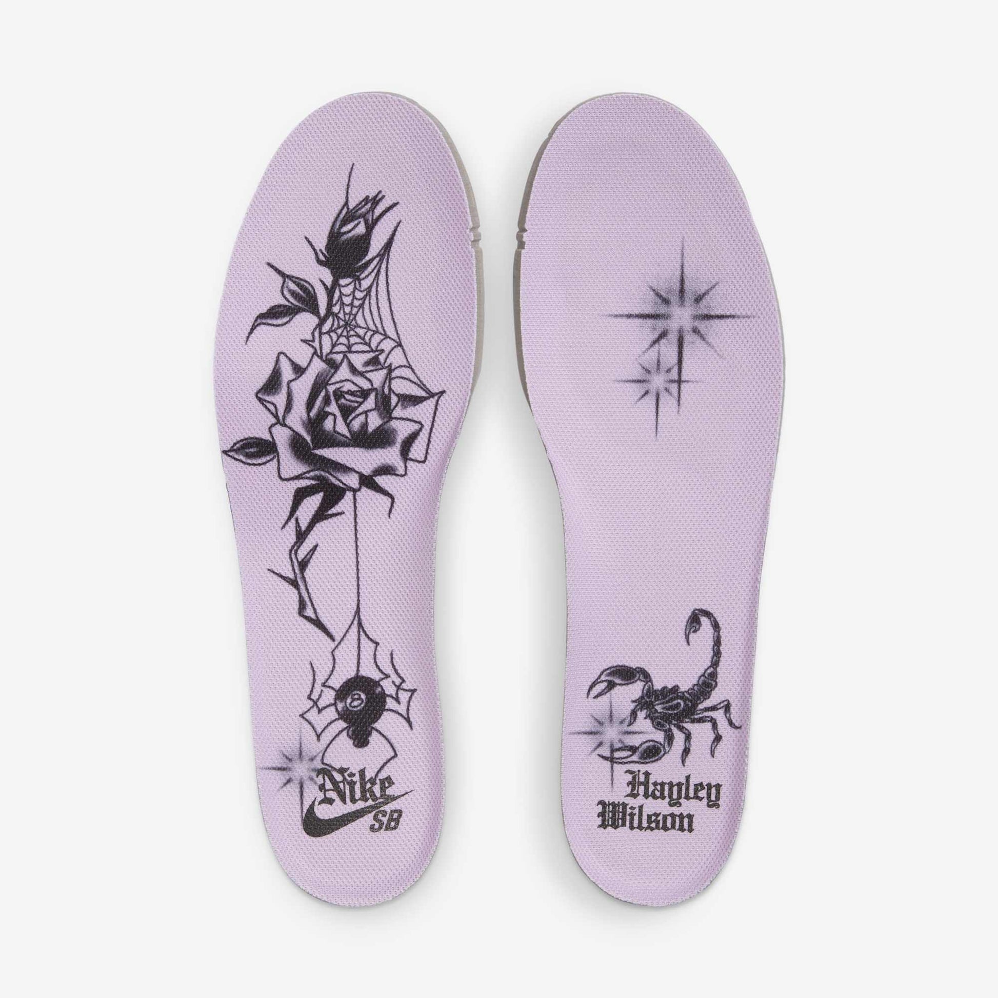 Nike Dunk SB x Hayley Wilson Black and Court Purple tălpici mov cu design floral și scorpion