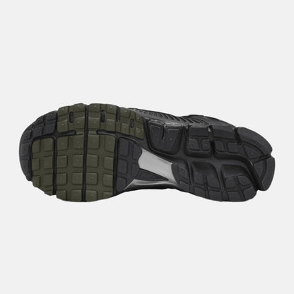 Talpă antiderapantă Nike Zoom Vomero 5 Black/Kaki cu design rezistent pentru alergare