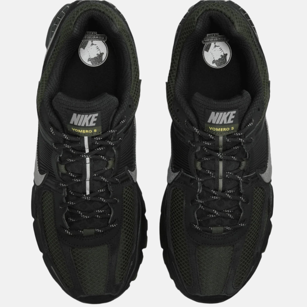 Pantofi sport Nike Zoom Vomero 5 Black Kaki văzuți de sus pentru alergare și antrenament