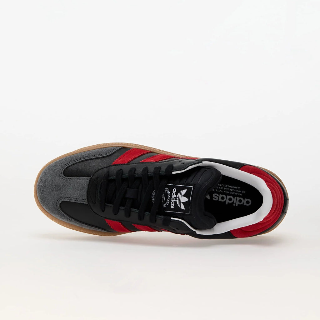 Pantof sport Adidas Samba XLG Core Black/Better Scarlet văzut de sus cu detalii roșii și negre