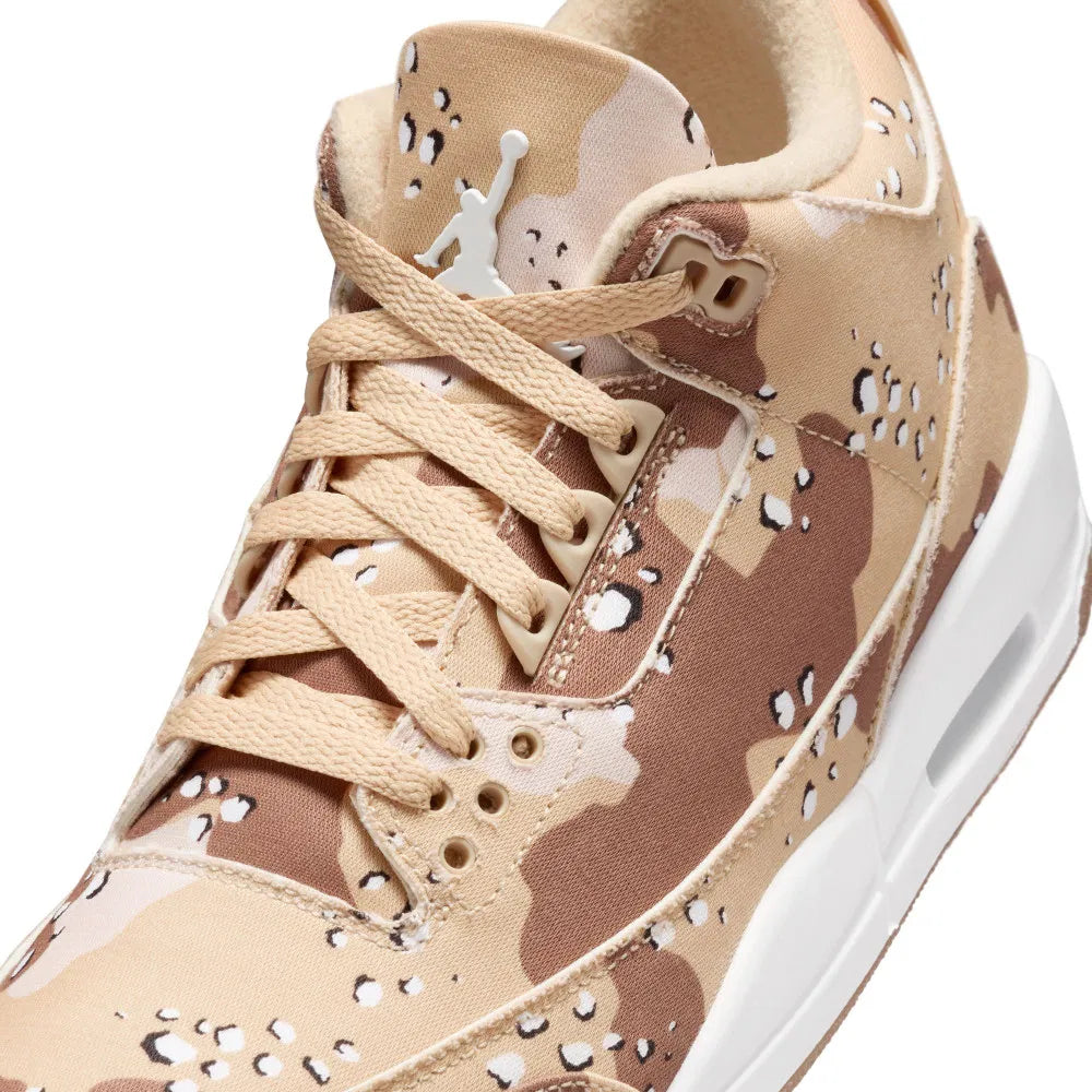 Pantof sport Air Jordan 3 Retro Tex Desert Camo WNBA cu model camuflaj bej și talpă albă