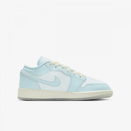 Pantof sport Jordan 1 Low Glacier Blue Sea Glass Summit White Guava Ice cu design elegant si confortabil