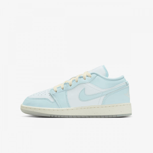 Pantofi sport Jordan 1 Low Glacier Blue/Sea Glass/Summit White/Guava Ice cu design modern si talpa confortabila