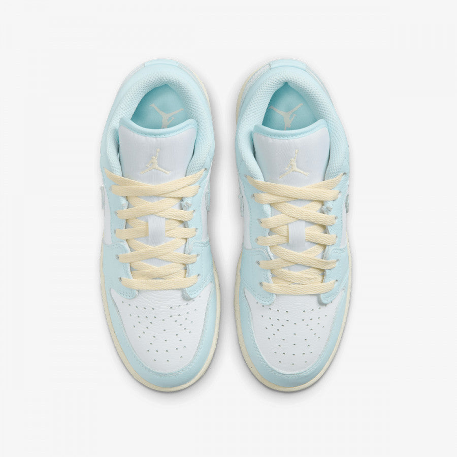 Pantofi sport Jordan 1 Low Glacier Blue Sea Glass Summit White Guava Ice de la DodResell văzuți de sus