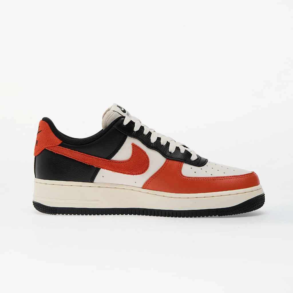 Pantofi sport Nike Air Force 1 Low Black Vintage Coral Phantom Pale Ivory cu talpă albă și detalii negre și portocalii