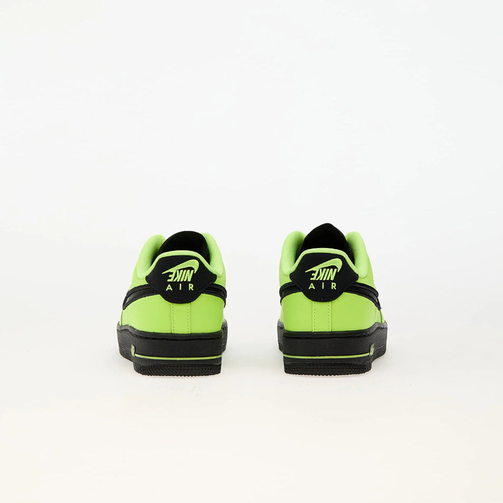 Pantofi sport Nike Air Force 1 Low Dance Volt verde neon cu detalii negre văzuți din spate