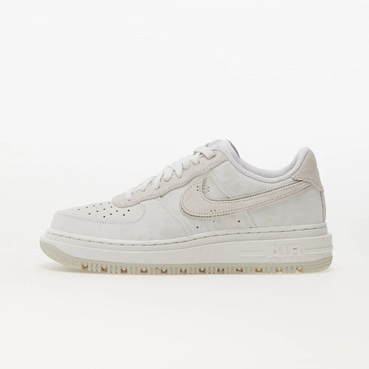Pantofi casual Nike Air Force 1 Low Luxe alb crem cu design minimalist și talpă groasă rezistentă