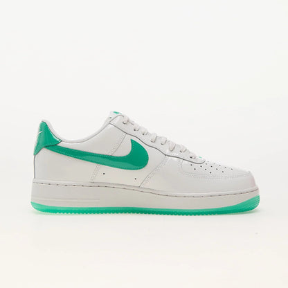 Pantofi Nike Air Force 1 Low Platinum Tint/ Stadium Green cu design alb și accente verzi