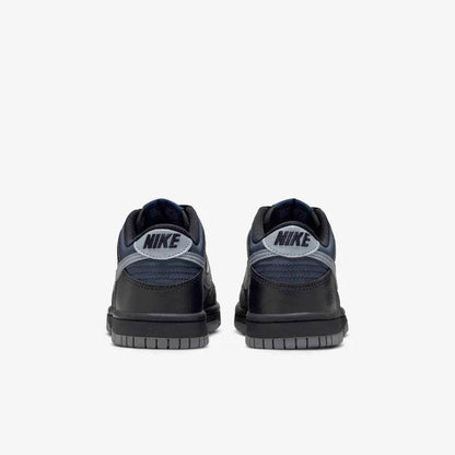 Pantofi sport Nike Dunk Low “Black Symbiote” negri din piele cu talpă gri văzuți din spate
